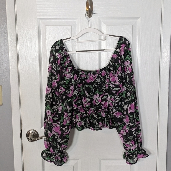 NWT Japna Girly Black and Purple‎ Floral Flowy Cropped Blouse Size Large - Picture 3 of 8